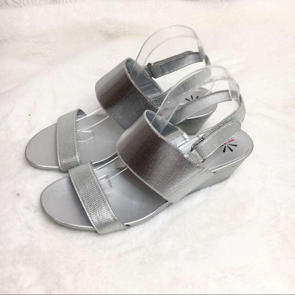Isaac Mizrahi Aubrey silver sandals